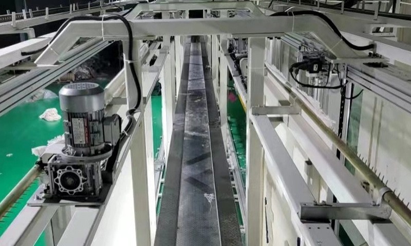 robotic tufting machine