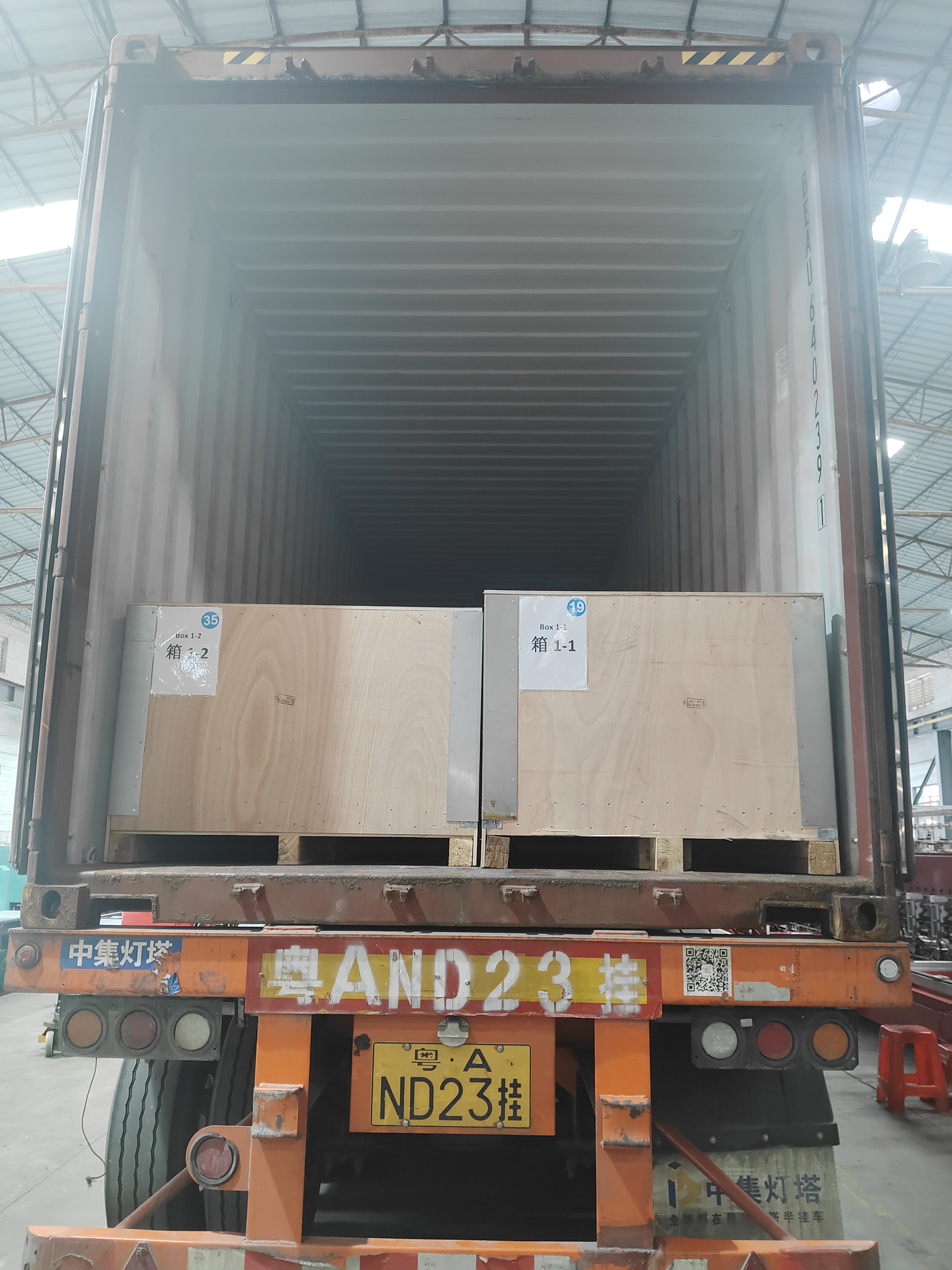 MIXC Supplies X5.5Y3.2 Tufting Machine with On-Line Twisting To Japan