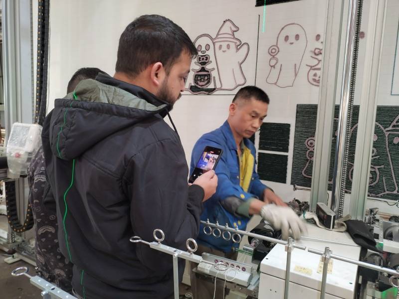 Design software workflow training for computer tufting machine path planning and pattern execution